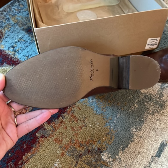 Madewell Zip-Back Billie Boot in great condition! Beautiful boot. - Picture 2 of 4